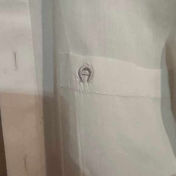 Bundle of 2 Men’s Aigner dress shirts.  Cream & Light taupe both size 14.5 - Picture 5 of 11